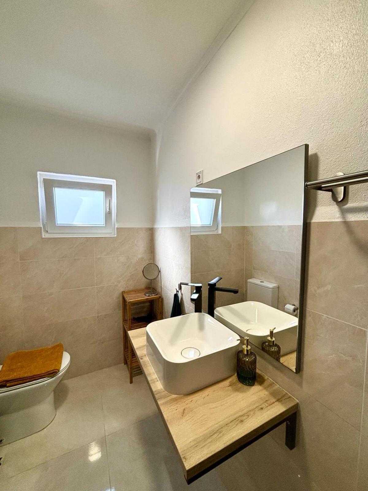 Pine & Apple Beach House Colares Eksteriør billede